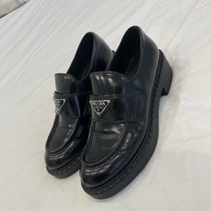 Prada Oxford loafer size 7.5 great condition